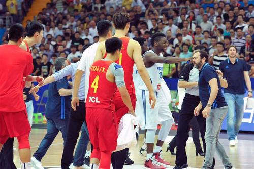 中国男篮vs法国男篮2016