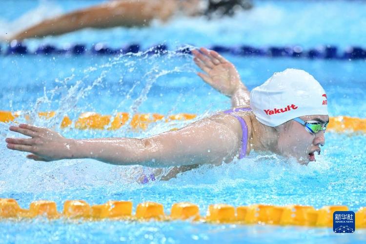 直播:女子100米蝶泳决赛的相关图片